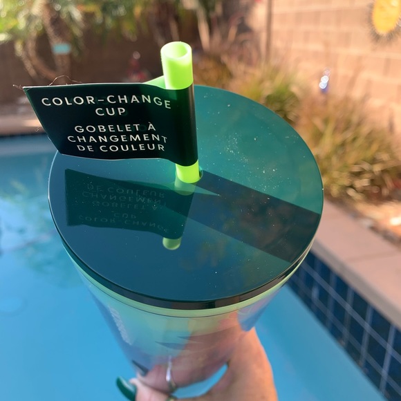 Starbucks Holiday 2021 Poinsettia 24 oz Cold Cup - Picture 2 of 5